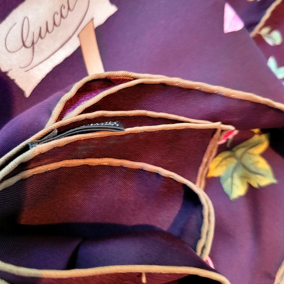 Vintage GUCCI-FLORA collection hand-rolled 100% seta silk scarf - Picture 15 of 17